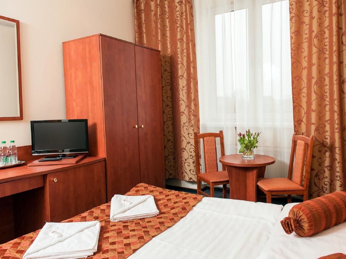 Отель Hotel Arkadia Легница