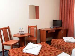 Отель Hotel Arkadia Легница Стандартный двухместный номер с 1 кроватью или 2 отдельными кроватями-2
